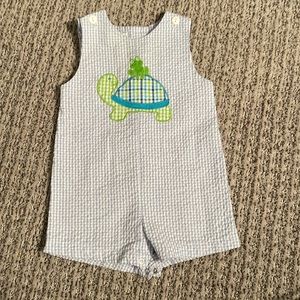 Seersucker sleeveless romper with turtle appliqué 3M